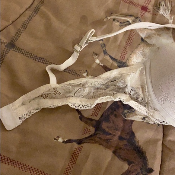 I am selling a padded bra. - Picture 3 of 3